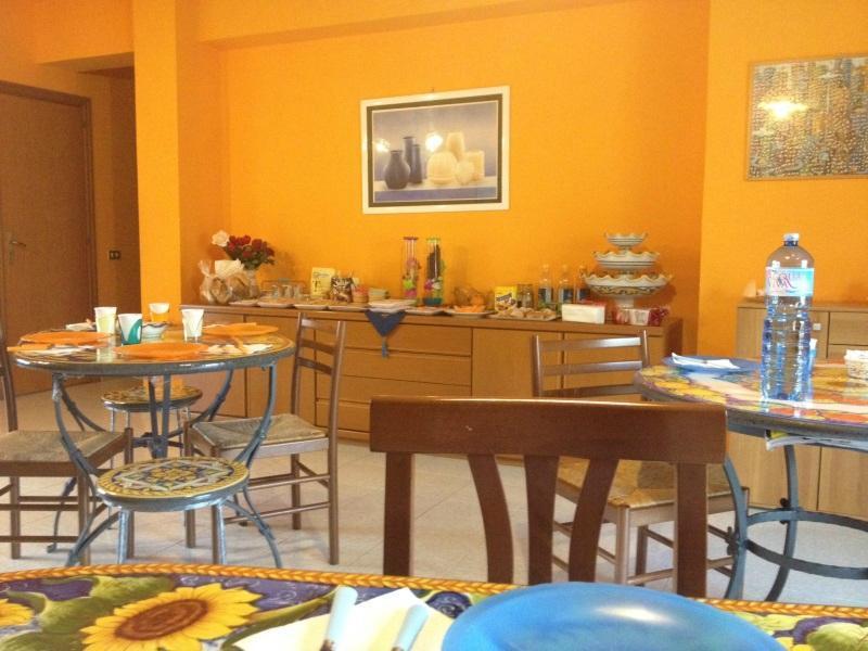 I Colori Dell'Arcobaleno Bed & Breakfast ซานโต สเตฟาโน ดี กามาสตรา ภายนอก รูปภาพ